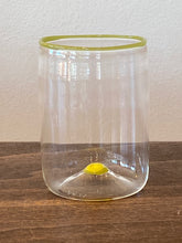 Lade das Bild in den Galerie-Viewer, Klare Wassergläser mit Rand und Punkt im Boden