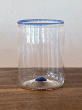 Lade das Bild in den Galerie-Viewer, Klare Wassergläser mit Rand und Punkt im Boden