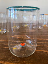 Lade das Bild in den Galerie-Viewer, Klare Wassergläser mit Rand und Punkt im Boden