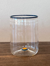 Lade das Bild in den Galerie-Viewer, Klare Wassergläser mit Rand und Punkt im Boden