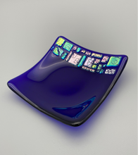 Lade das Bild in den Galerie-Viewer, Quadratische Schale 14x14cm mit metallischer Aufschmelzung dunkelblau
