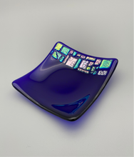 Lade das Bild in den Galerie-Viewer, Quadratische Schale 14x14cm mit metallischer Aufschmelzung dunkelblau
