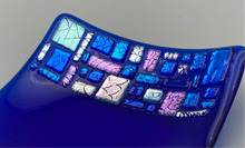 Lade das Bild in den Galerie-Viewer, Quadratische Schale 14x14cm mit metallischer Aufschmelzung hellblau
