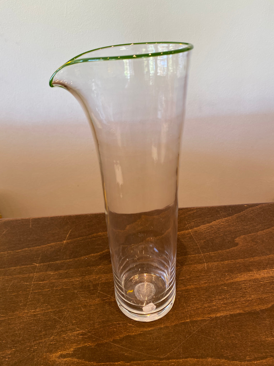 zylindrische Karaffen mit farbigem Rand