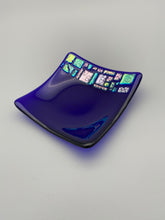 Lade das Bild in den Galerie-Viewer, Quadratische Schale 14x14cm mit metallischer Aufschmelzung dunkelblau
