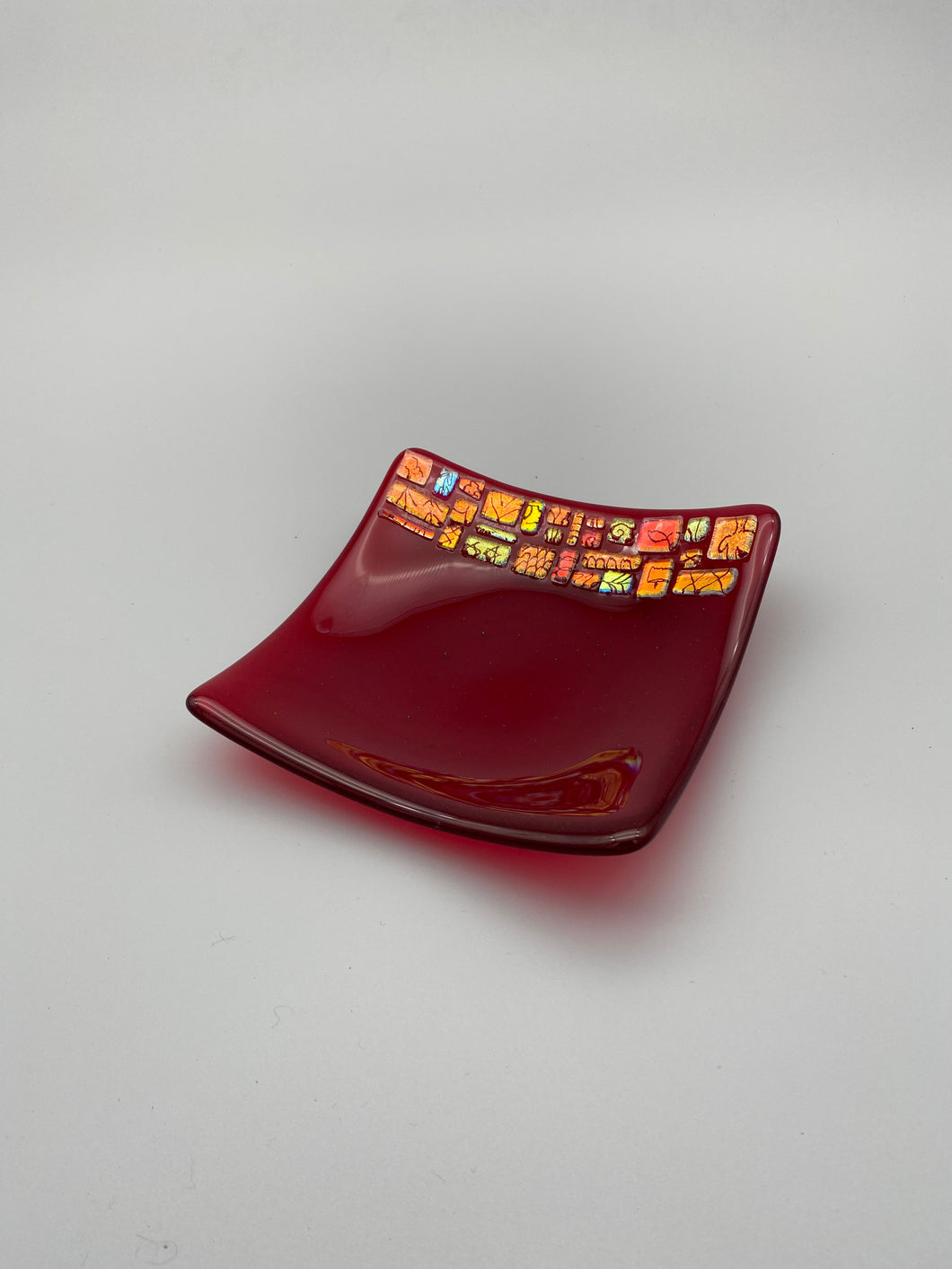 Quadratische Schale 14x14cm mit metallischer Aufschmelzung rot